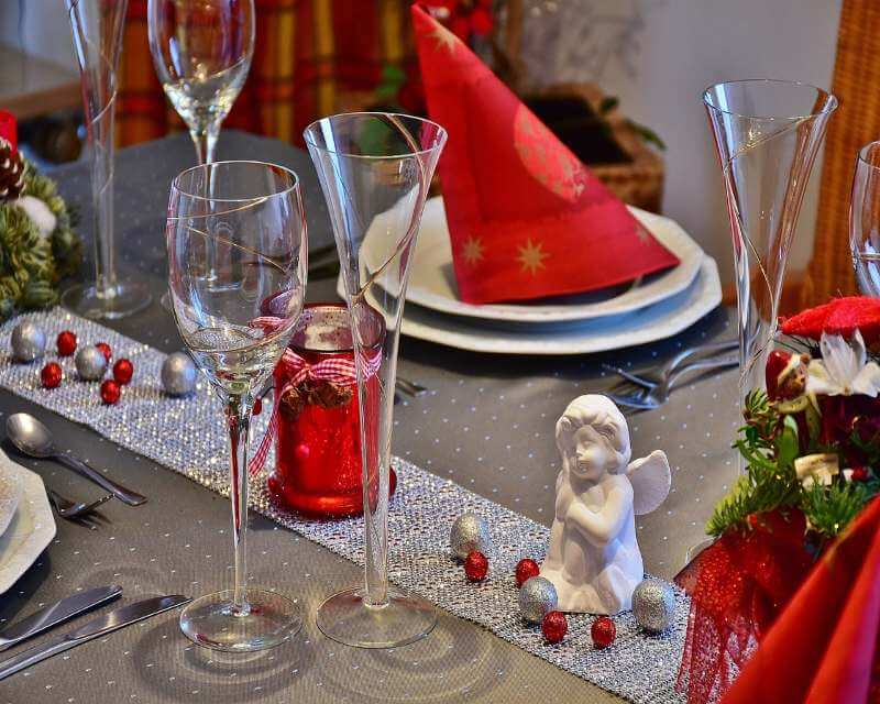 cómo decorar una mesa en navidad con poco dinero
