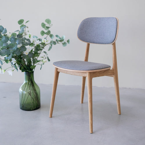 Pack de 2 o 4 Sillas de Comedor Varde, Estructura de Madera Maciza de Roble, Tapizado | NordicStory