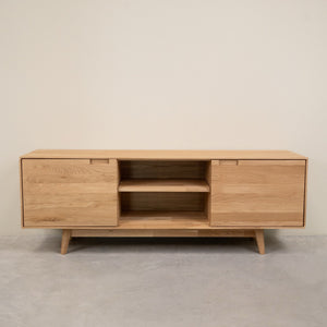 Mueble de TV de madera maciza de roble Escandi Atelier | NordicStory