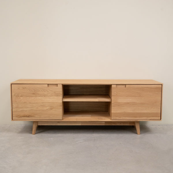 Mueble de TV de madera maciza de roble Escandi Atelier | NordicStory