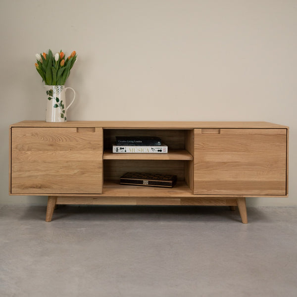 Mueble de TV de madera maciza de roble Escandi Atelier | NordicStory