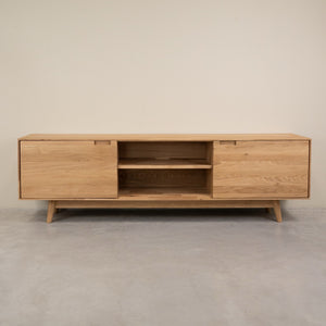 Mueble de TV de madera maciza de roble Escandi Atelier | NordicStory