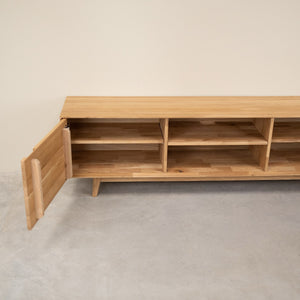 Mueble de TV de madera maciza de roble Escandi Atelier | NordicStory
