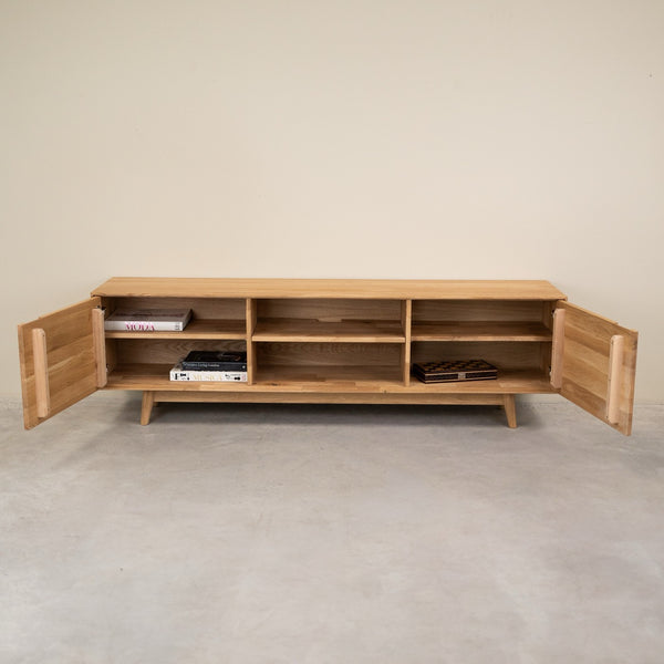 Mueble de TV de madera maciza de roble Escandi Atelier | NordicStory