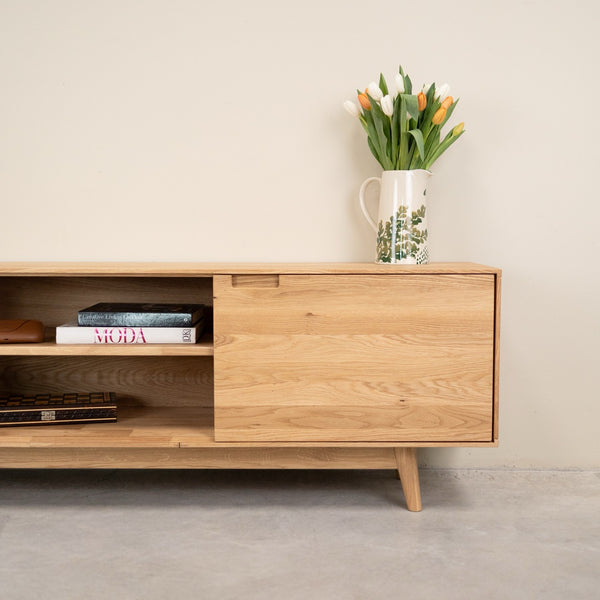 Mueble de TV de madera maciza de roble Escandi Atelier | NordicStory