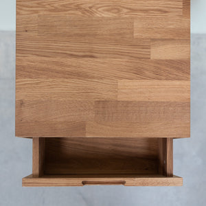 Mesita de noche de madera maciza de roble Escandi | NordicStory