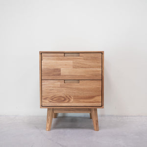 Mesita de noche de madera maciza de roble Escandi | NordicStory