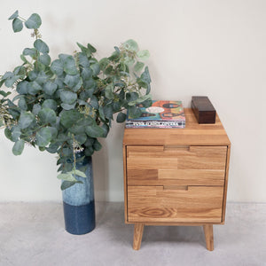 Mesita de noche de madera maciza de roble Escandi | NordicStory