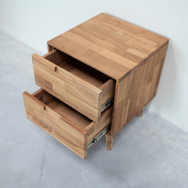 Mesita de noche de madera maciza de roble Escandi | NordicStory