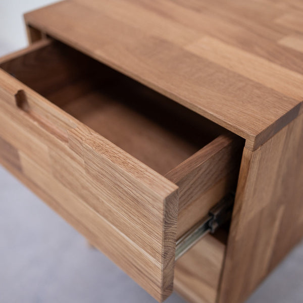 Mesita de noche de madera maciza de roble Escandi | NordicStory