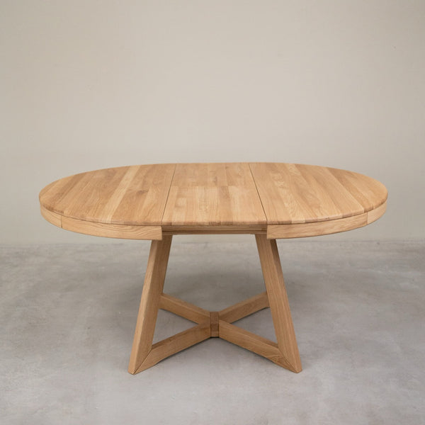 Mesa extensible de comedor de madera maciza de roble Escandi Atelier | NordicStory