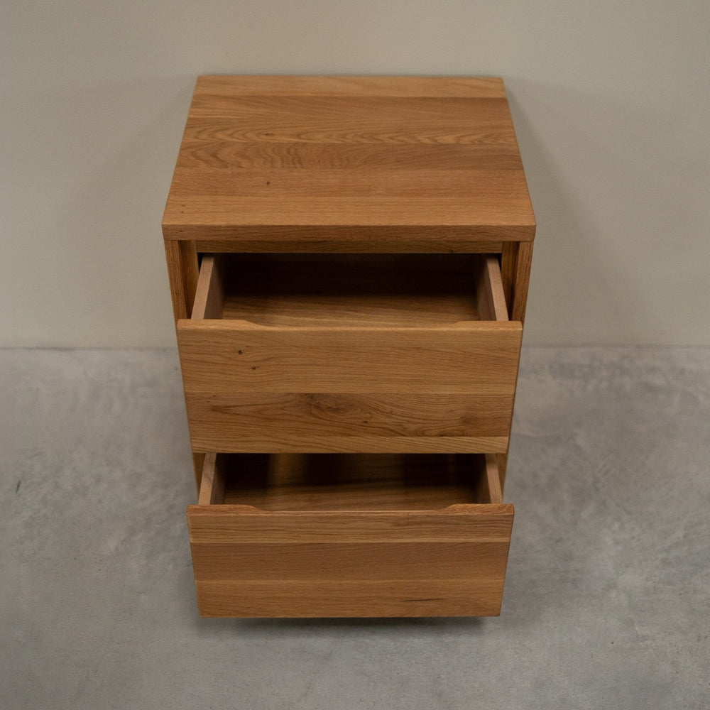 Mesa de noche de madera maciza de roble Oregon | NordicStory