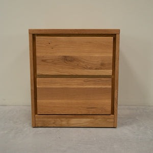 Mesa de noche de madera maciza de roble Oregon | NordicStory