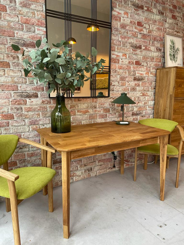 Pack de 2 o 4 Sillas de Comedor Alexis, Estructura de Madera Maciza de Roble, Tapizado en Color Verde Vida | NordicStory