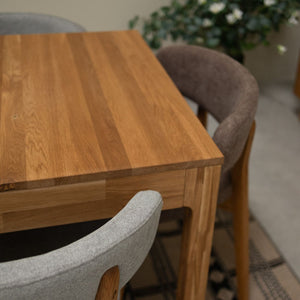 Pack de 2 o 4 Sillas de Comedor de Madera Maciza de Roble Claus, tapizado Gris o Marron | NordicStory