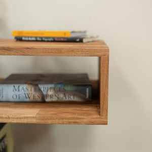 Mesa auxiliar de madera maciza de roble Sofi | NordicStory