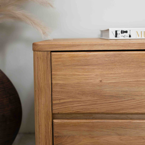 Mesa de noche de madera maciza de roble Elsa | NordicStory