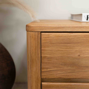 Mesa de noche de madera maciza de roble Elsa | NordicStory