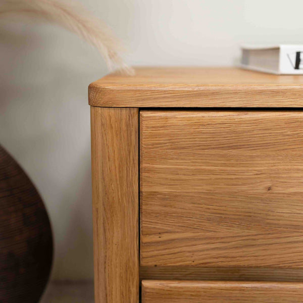 Mesa de noche de madera maciza de roble Elsa | NordicStory