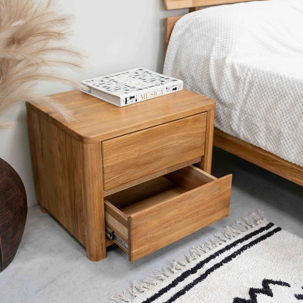 Mesa de noche de madera maciza de roble Elsa | NordicStory