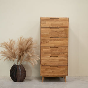 Cómoda alta de madera maciza de roble Escandi 6 | NordicStory