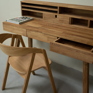 Mesa escritorio de madera maciza de roble Einstein 2 con estanteria flotante | NordicStory