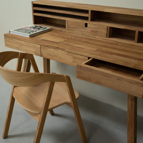 Mesa escritorio de madera maciza de roble Einstein 2 con estanteria flotante | NordicStory