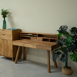 Mesa escritorio de madera maciza de roble Einstein 2 con estanteria flotante | NordicStory