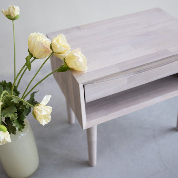 Mesita de noche de madera maciza de roble Escandi 2 | NordicStory