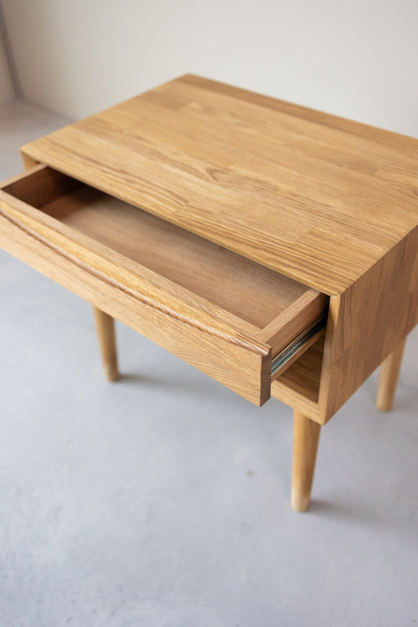 Mesita de noche de madera maciza de roble Escandi 2 | NordicStory