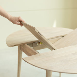 Mesa de comedor redonda y extensible de madera maciza de roble Escandi 6 | NordicStory