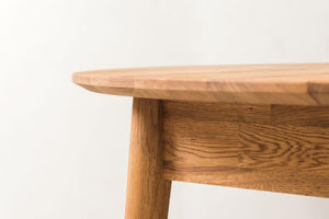 Mesa de comedor redonda y extensible de madera maciza de roble Escandi 6 | NordicStory