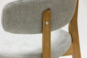 Pack de 2 o 4 Sillas de Comedor de Madera Maciza de Roble Claus, tapizado Gris o Marron | NordicStory