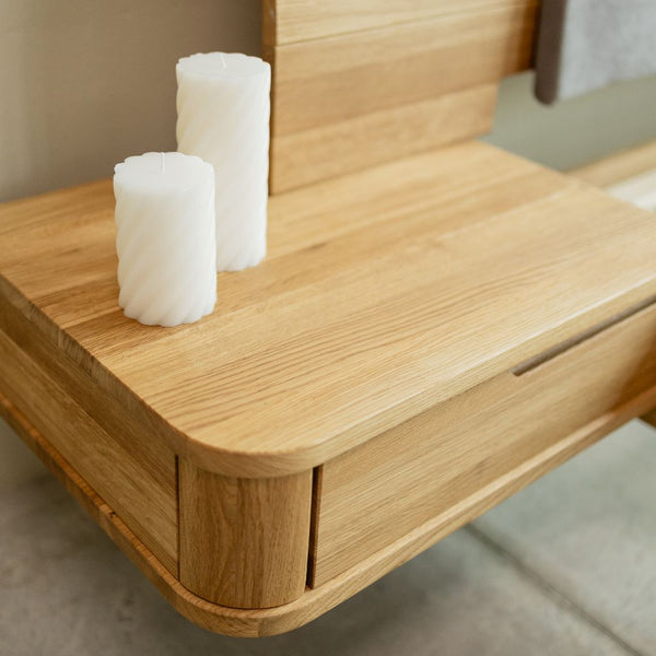 Cama de madera maciza de roble con mesillas adosadas ALINA | NordicStory