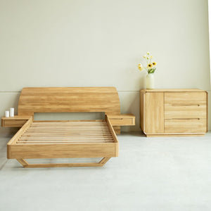 Cama de madera maciza de roble con mesillas adosadas ALINA | NordicStory