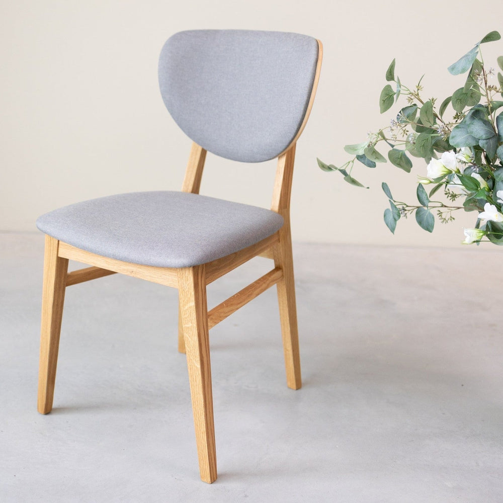 Pack de 2 o 4 Sillas de Comedor Nova, Estructura de Madera Maciza de Roble, Tapizado | NordicStory