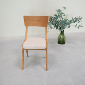 Pack de 2 o 4 Sillas de Comedor de Madera Maciza de Roble Lucas, tapizado Gris o Beige | NordicStory