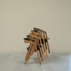 Pack de 2 o 4 Sillas de Comedor de madera maciza de roble Knut, tapizado Beige/Gris Antracita | NordicStory