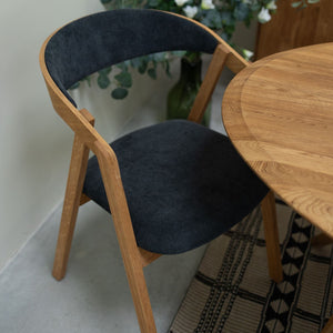 Pack de 2 o 4 Sillas de Comedor de madera maciza de roble Knut, tapizado Beige/Gris Antracita | NordicStory