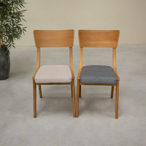 Pack de 2 o 4 Sillas de Comedor de Madera Maciza de Roble Lucas, tapizado Gris o Beige | NordicStory