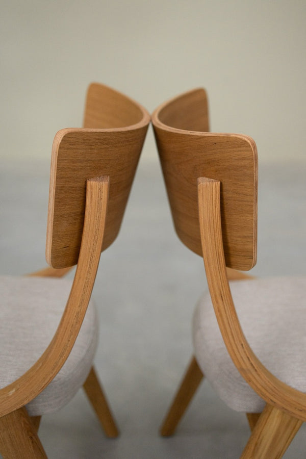 Pack de 2 o 4 Sillas de Comedor de Madera Maciza de Roble Lucas, tapizado Gris o Beige | NordicStory