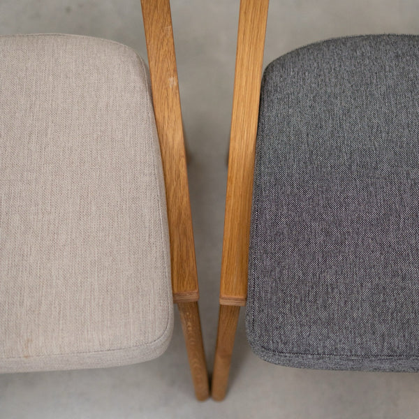 Pack de 2 o 4 Sillas de Comedor de Madera Maciza de Roble Lucas, tapizado Gris o Beige | NordicStory