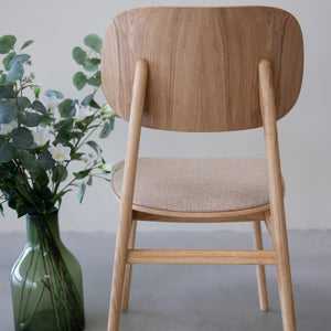 Pack de 2 o 4 Sillas de Comedor Varde, Estructura de Madera Maciza de Roble, Tapizado | NordicStory