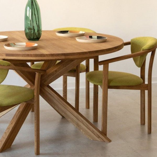 Pack de 2 o 4 Sillas de Comedor Alexis, Estructura de Madera Maciza de Roble, Tapizado en Color Verde Vida | NordicStory