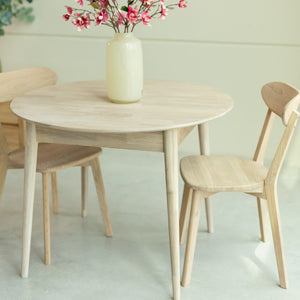 NordicStory Conjunto mesa de madera maciza Escandi 3 y dos sillas ISKU