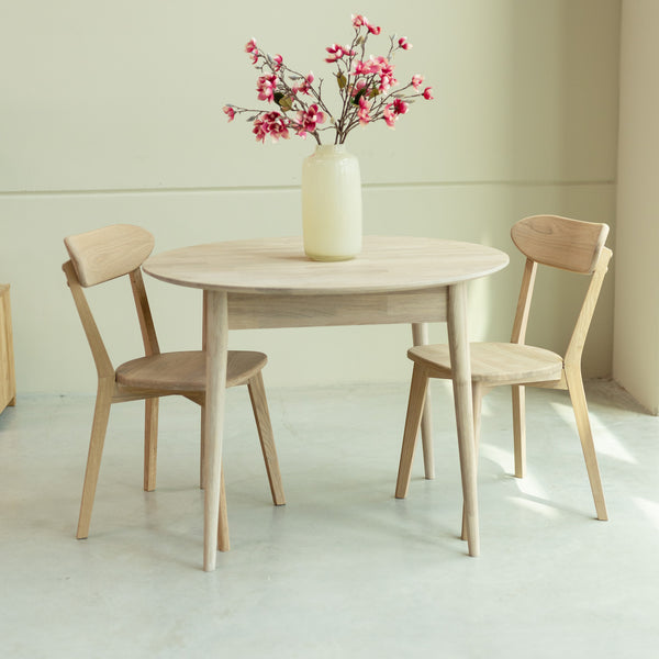NordicStory Conjunto mesa de madera maciza Escandi 3 y dos sillas ISKU