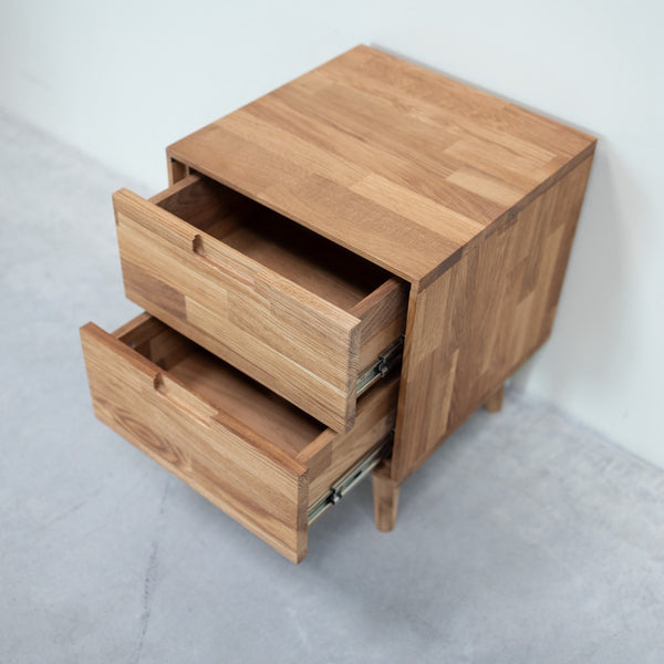 Mesita de noche de madera maciza de roble Escandi | NordicStory