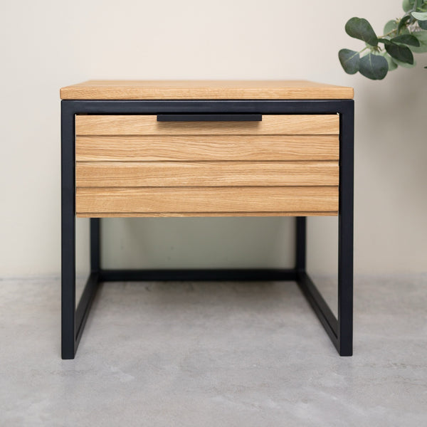 Mesita de noche de madera maciza de roble Runa | NordicStory