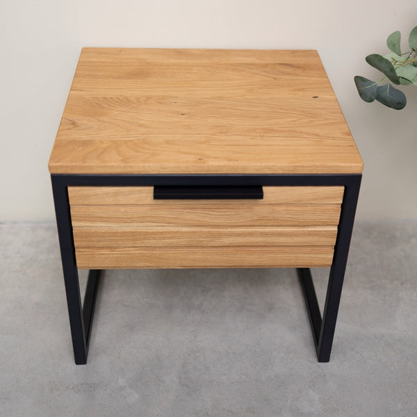 Mesita de noche de madera maciza de roble Runa | NordicStory