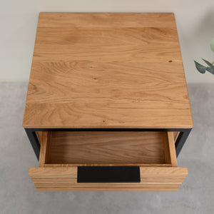 Mesita de noche de madera maciza de roble Runa | NordicStory